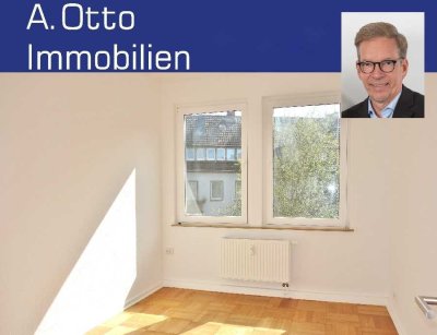 Krefeld - Zentrum, komplett renovierte 4 Zimmer Wohnung, Wannenbad, Parkettboden