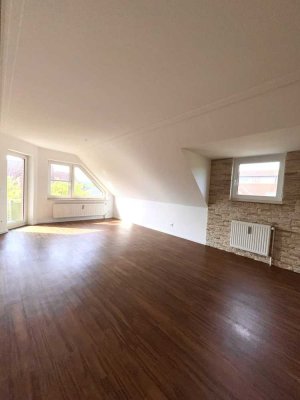 Sanierte 3-Zimmer-Dachgeschosswohnung mit Balkon, Einbauküche und Stellplatz in Osnabrück/Sutthausen