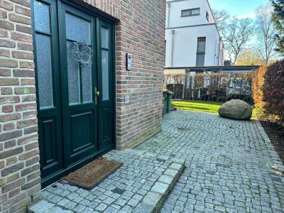 Neu renovierte 5-Raum-Maisonette mit Garten in Hamburg-Volksdorf