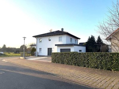 Großes und schönes Einfamilienhaus mit Pool, Garten und Garage * in Achern