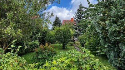 Reihenendhaus mit großem Gartengrundstück in Ortsrandlage