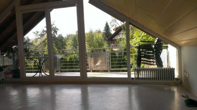 Helle 2,5-Zimmer-Wohnung, Balkon, EBK