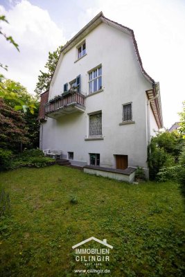 Einfamilienhaus mit Mansarddach, Balkon, Garage und Garten als Jugendstil-Villa in der Parkstraße zu