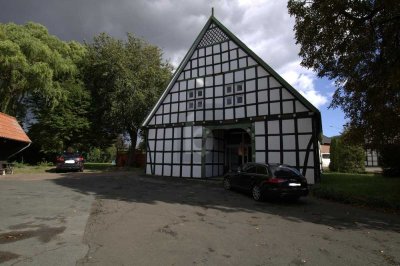 25.000 P. A., ZU 4 VERMIETET, 4 CARPORT-STELLPLÄTZE