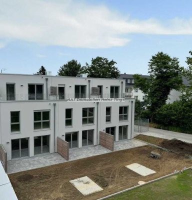 • NEUBAU • Bezugsfertiges Energie Effizienzhaus • ca. 135 m² Wfl. • Dachterrasse + sonnig. Garten •