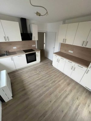 Erstbezug nach Sanierung mit EBK und Balkon: freundliche 3-Zimmer-Wohnung in Rheinstetten-Mörsch