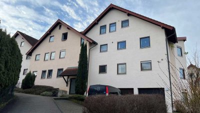 Helle, gut geschnittene 3,5 Zimmer DG Wohnung