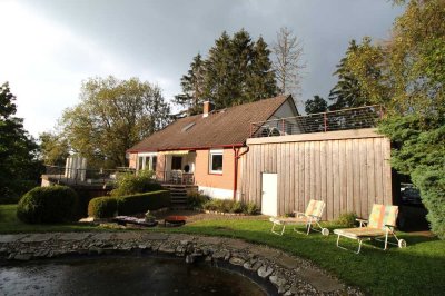 Idyllisches Wohnen mit Weitblick: Vielseitiges Zweifamilienhaus in Schmittens begehrter Hegewiese