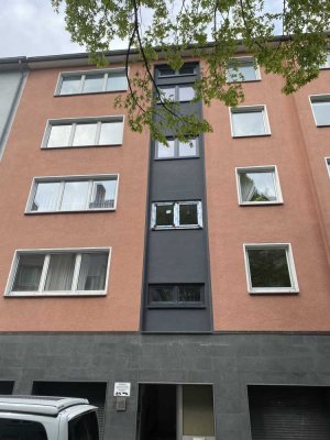 Freundliche und modernisierte 3-Raum-Wohnung mit Balkon in Dortmund