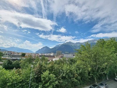 Sonnenverwöhnte 3 Zimmer Wohnung mit Tiefgaragenplatz und Teilmöblierung