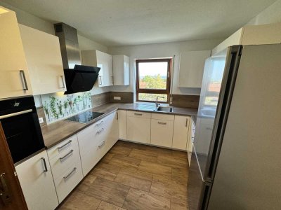 Tolle Maisonette mit vier Zimmer, Süd-Balkon und TG