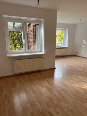 Ansprechende und vollständig renovierte 3-Zimmer-Terrassenwohnung mit Einbauküche in Wasbüttel