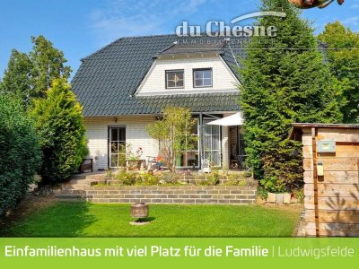 *VERKAUFT*Stilvolles Einfamilienhaus, im Grünen, auf einem schönen 1.500m² Grundstück,direkt am Feld