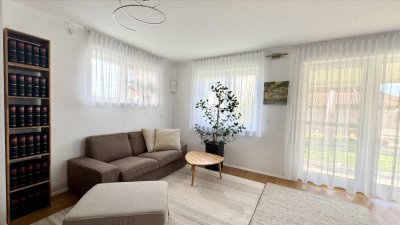 Stilvolle Maisonette-Wohnung mit Garten – Modernes Wohnen in Atterseenähe