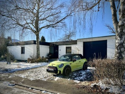 Retro-Charme pur: Reizvoller 
Bungalow im Bauhaus-Stil