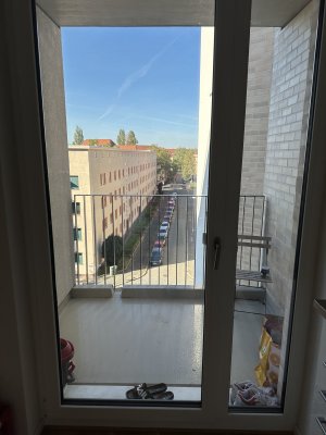 Wohnung mit Einbauküche und balkon