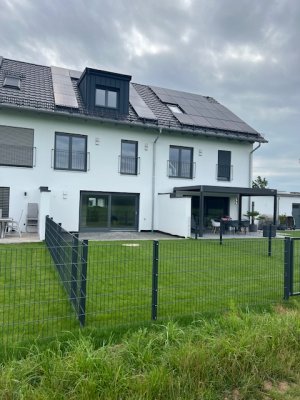 Provisionsfrei ! RH mit großer Wohnfläche /PV und Speicher KfW 40 Förderung