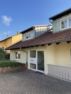 Sehr schöne helle 2-Zimmer-Wohnung mit Terrasse & Balkon in Kirchardt