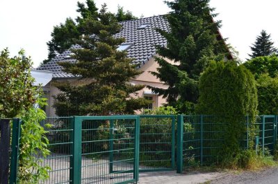 Haus am See mit Einbauküche, Sauna, Carport und Garten in Berlin