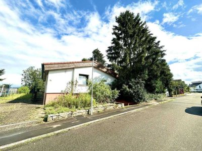 Einzigartiger Bungalow in ruhiger Ortsrandlage mit großem Garten und Ausbaupotenzial