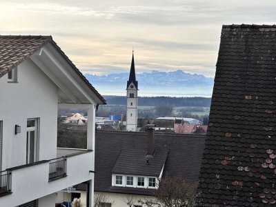 Großzügige 3,5 Zimmer-Wohnung mit Berg- und Seesicht
sowie mit Gartenanteil