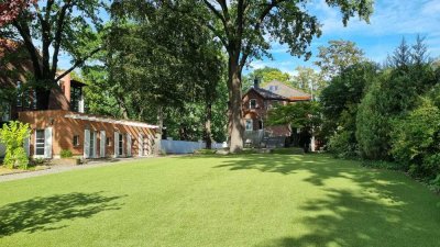 Wohnen Sie in dieser Traumvilla mit privatem Wasserzugang inkl. Bootsanlegestelle