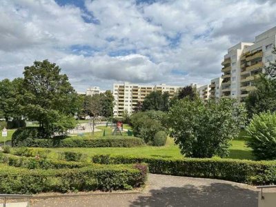 ** Geräumige 3-Zimmerwohnung mit Balkon und Stellplatz in S-Giebel **