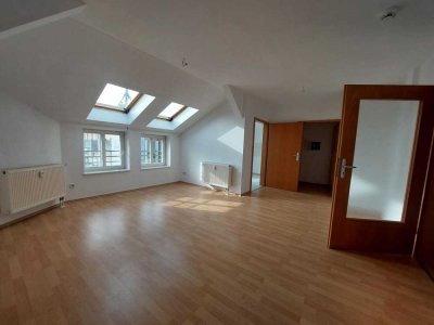 Freundliche 2-Zimmer-DG-Wohnung im Herzen von Zeitz