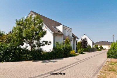 Freistehendes 2-Familienhaus, Garten, Garage, Carport