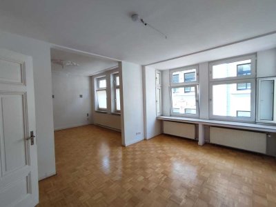 Altbauwohnung sucht Liebhaber/in