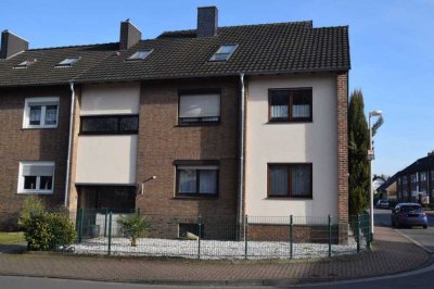 Schöne 5-Zimmer-Maisonette-Wohnung mit Balkon und EBK in Bocholt