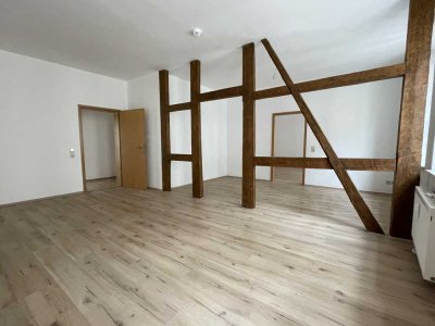 Helle und geräumige 2-Raum-Wohnung mit Balkon in Altenburg – ab sofort verfügbar!