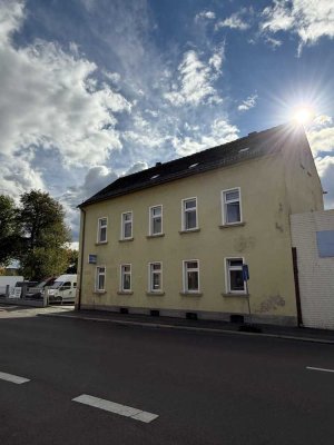 Mehrfamilienhaus mit Gewerbeeinheiten - Vielfältige Renditechance auf großzügigem Grundstück