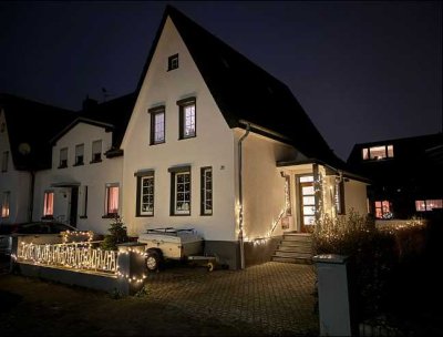 Günstiges, saniertes 6-Zimmer-Reihenendhaus in Kerpen