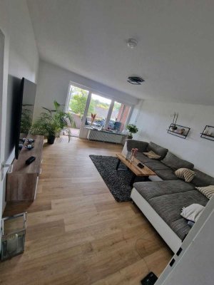 2 Zimmer Wohnung mit Balkon - nur für solvente Berufstätige