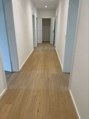 Sanierte 5-Zimmer-Wohnung an der City-Galerie – Perfekt für eine WG geeignet!