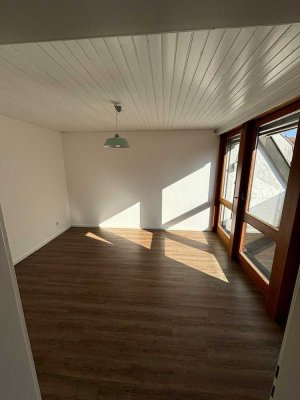 Vollständig renovierte Wohnung mit viereinhalb Zimmern sowie Balkon und Einbauküche in Schwäbisch