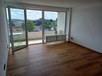 TOPP RENOVIERTES 2- ZIMMER- APARTMENT * mit tollem Ausblick!