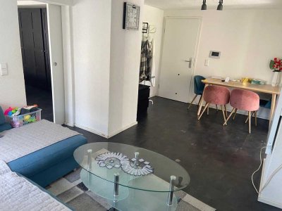 Stilvolle, gepflegte 2-Raum-Wohnung mit Balkon und EBK in Korb