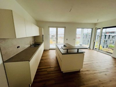 Erstbezug mit Seeblick, Balkon, EBK u. Tiefgaragenstellplatz: 4-Zimmer-Wohnung direkt am See am Kap!