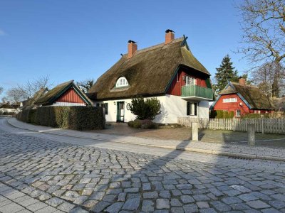 Naturrohrgedecktes Haus mit zwei Ferienwohnungen