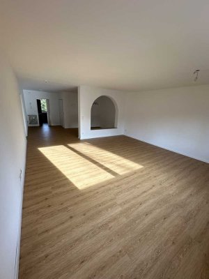 Frisch Sanierte 3,5-Zimmer-Wohnung mit EBK und Balkon in Friedrichshafen Berg