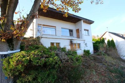 Idyllisches Wohnerlebnis ! 
Einfamilienhaus mit unverbaubarem Blick ins Grüne, am Feldrand von Heen