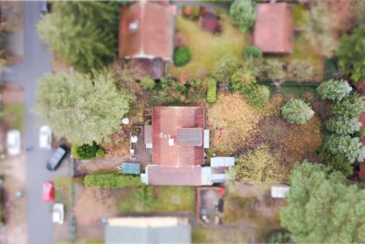 Einfamilienhaus mit Sanierungsbedarf, Garten, Garage und Keller in ruhiger Nebenstraße