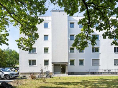 Teilrenovierte 4-Zimmer-Wohnung mit großen sonnigen Balkon