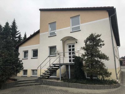 18 Zimmer/Büros/ Gewerbe mit Wohnung und Parkplätze