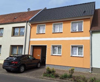 Einfamilienhaus mit EBK, Kaminofen, Grundstück und vielem mehr wartet auf Sie!