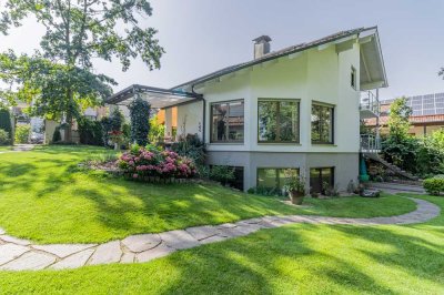 Villa mit Einliegerwohnung und 6 Zimmern - TOP