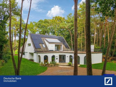 Exklusives Wohnen im Grünen: Luxusvilla auf 2.200 m² Waldgrundstück – Stilvoll saniert & bezugsfrei