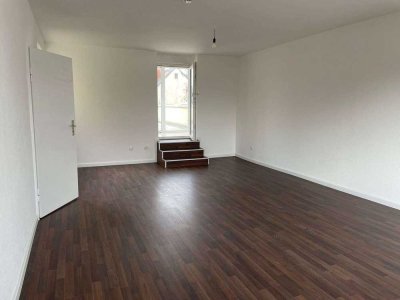 Großzügige 1 Zimmer Wohnung mit Dachterrasse und Wintergarten